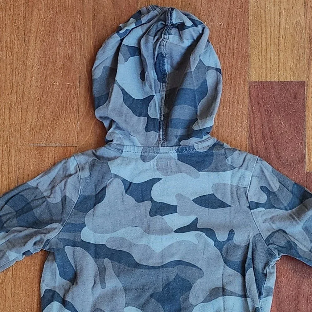 OshKosh B'gosh Gray Camo Hooded Jersey Size 3T